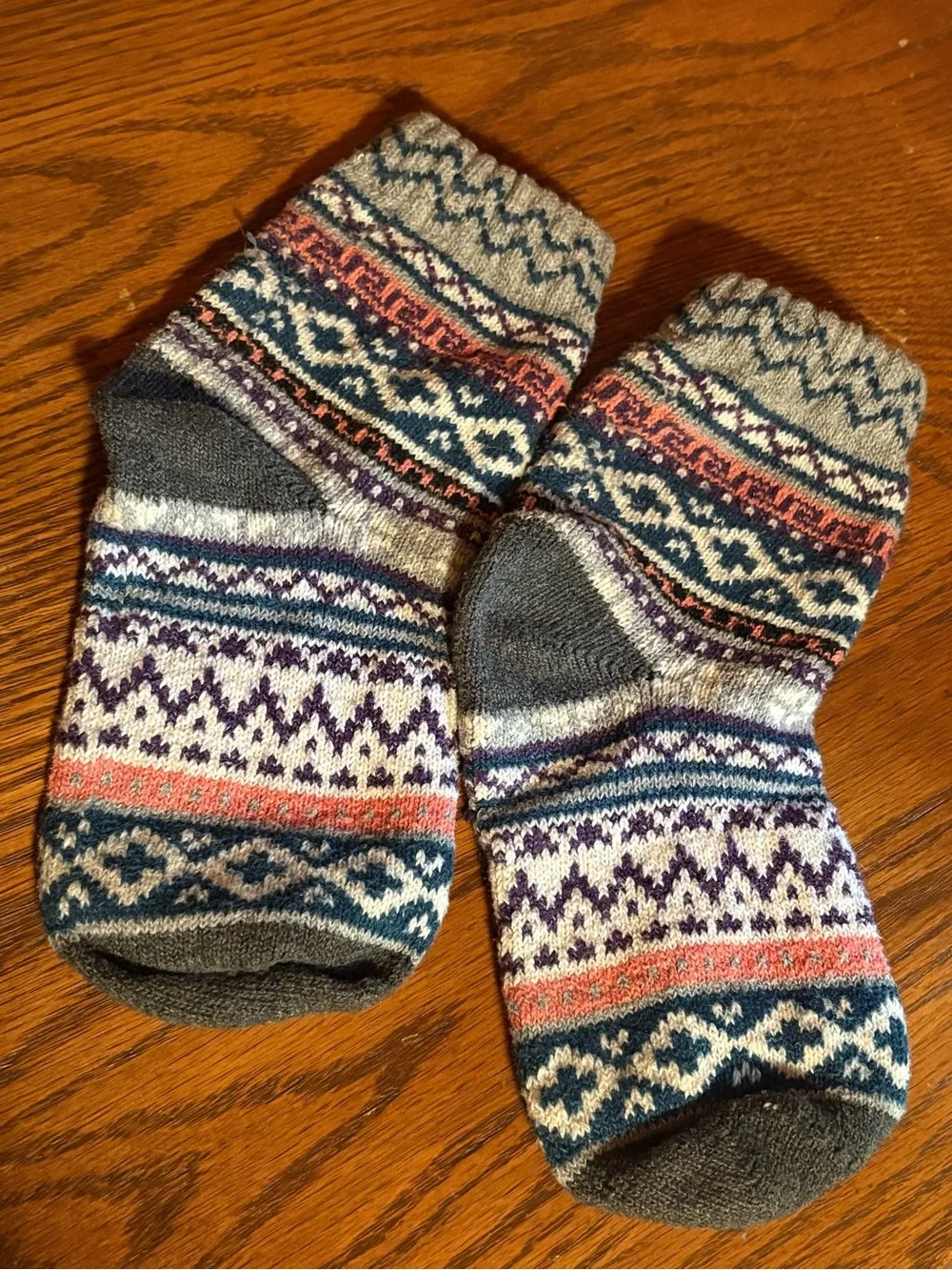 10 pairs of multi colored striped socks, women’s sz medium